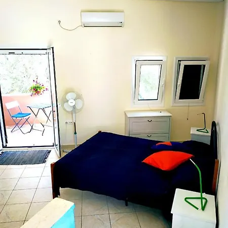 Studio In With Wonderful Sea View Shared Pool And Furnished Terrace 2 Km From The Beach *