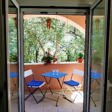 아파트 Studio In With Wonderful Sea View Shared Pool And Furnished Terrace 2 Km From The Beach